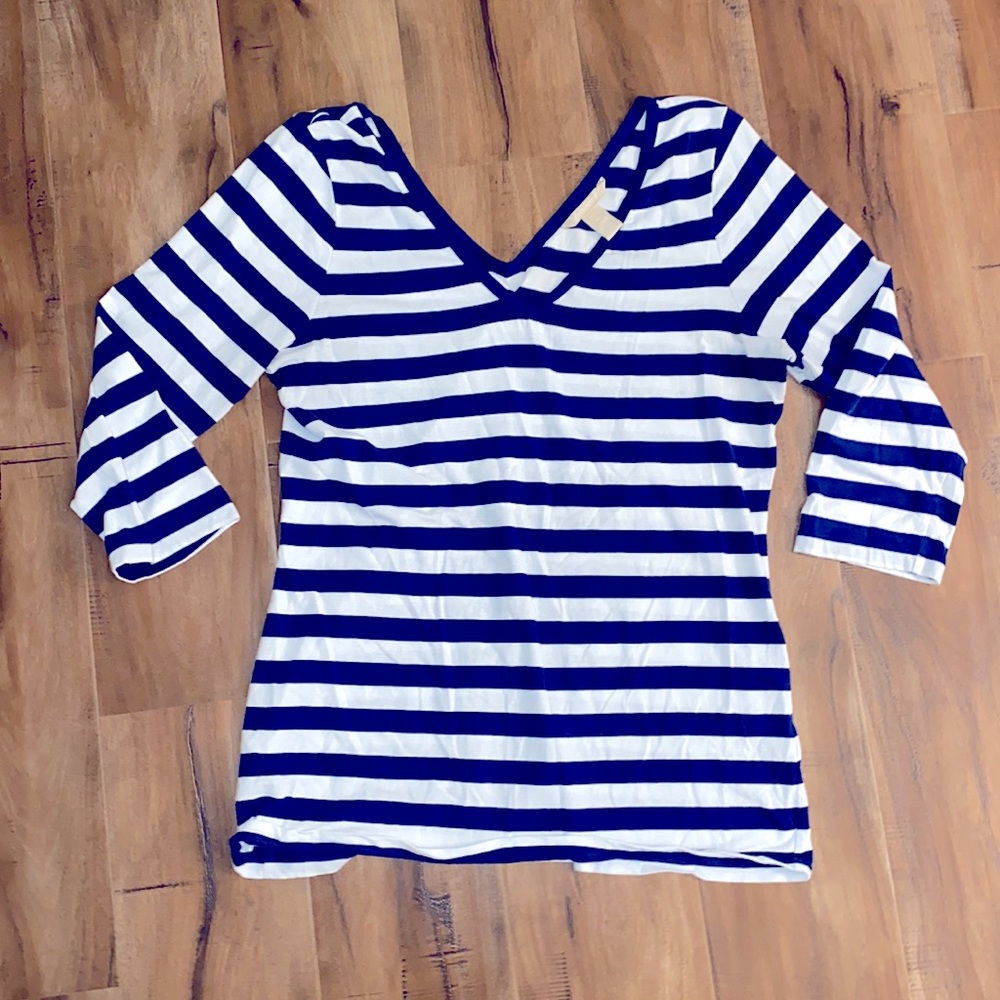Banana Republic Sassy Double V! 💙